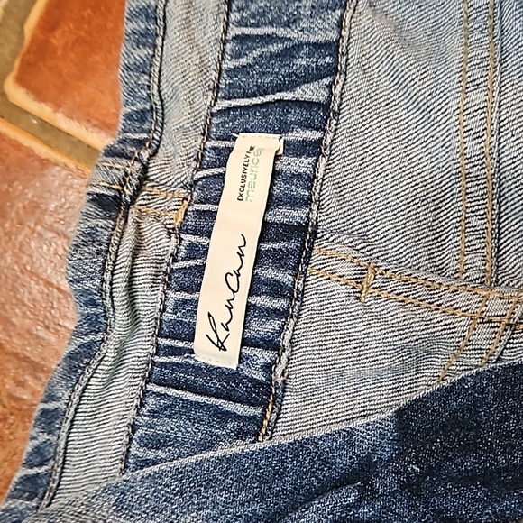 Kancan 90s High Rise Belted Denim Shorts - Picture 9 of 10